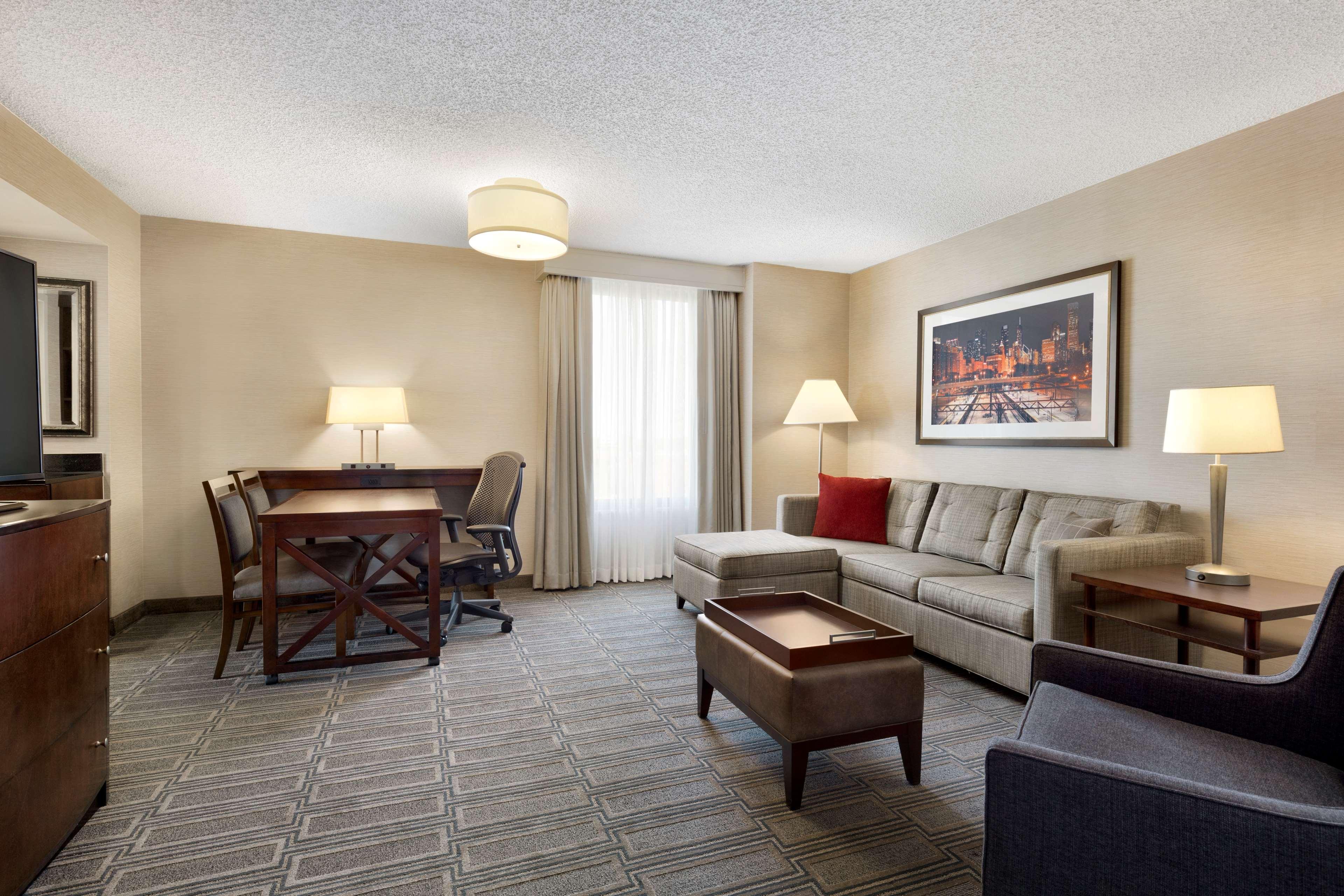 Embassy Suites By Hilton Chicago Lombard Extérieur photo